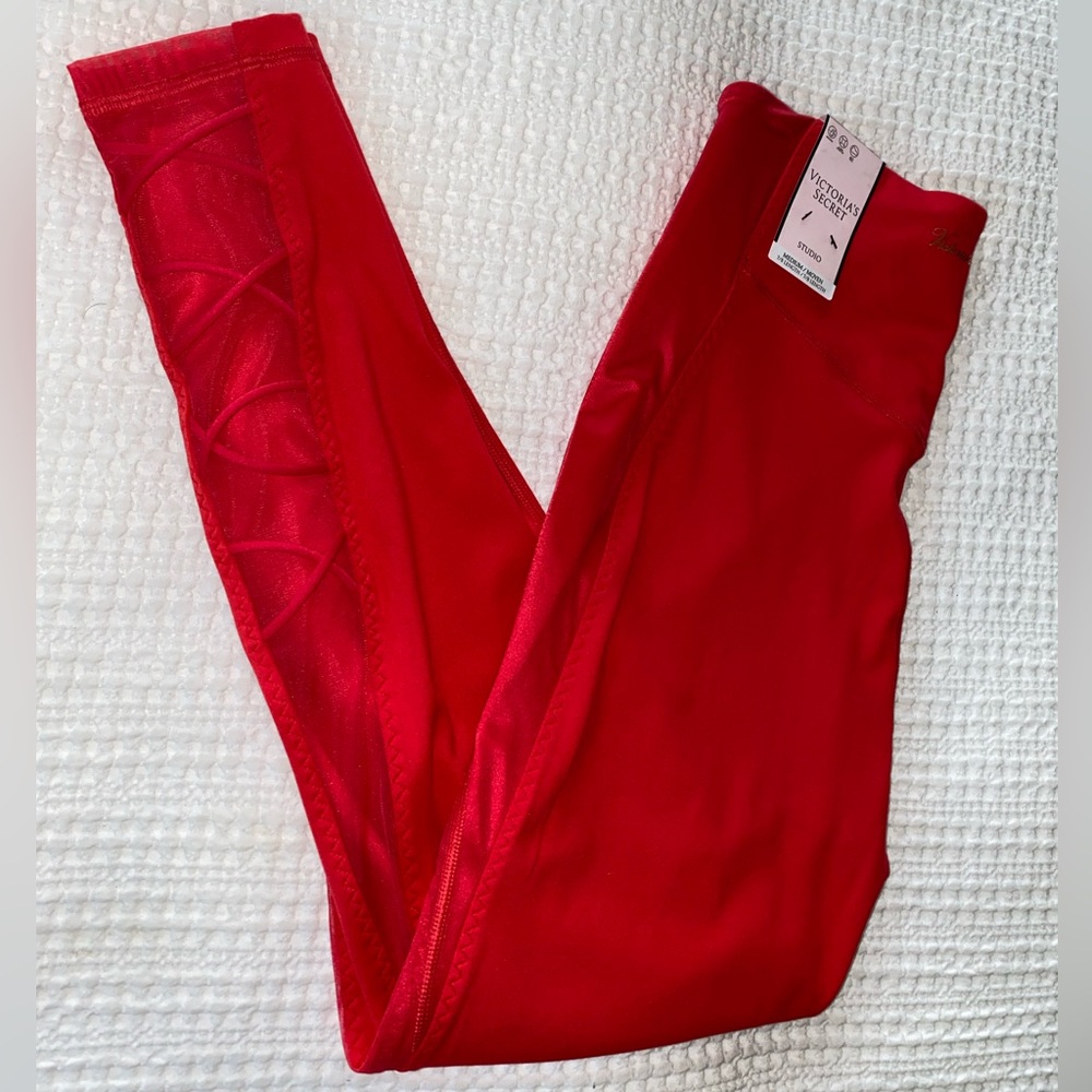 Victoria’s Secret Workout ‘Studio High-Rise 7/8 Length Workout Leggings’